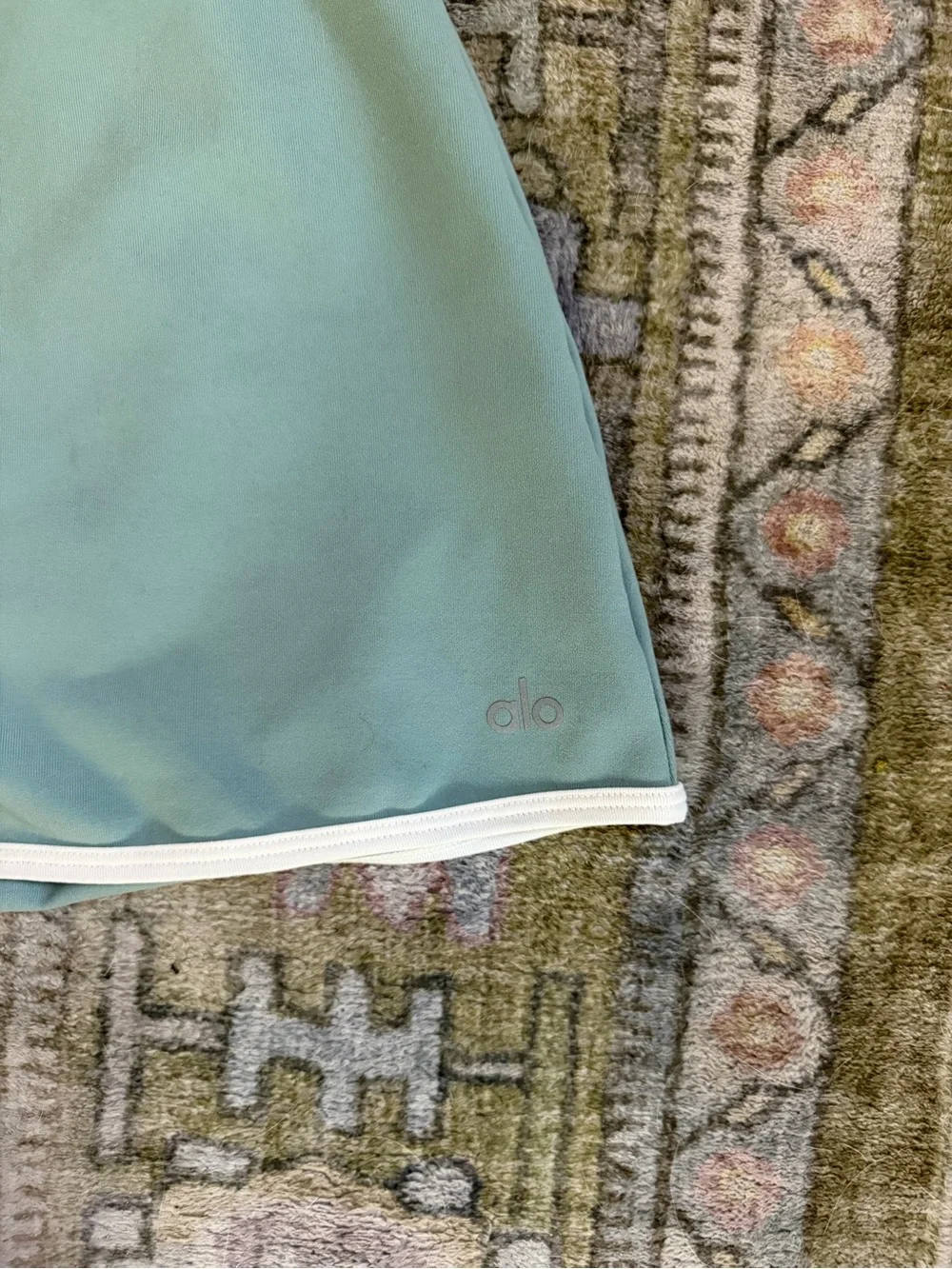 Alo Yoga Airbrush Streamlined Skirt - Botanical Green/Ivory